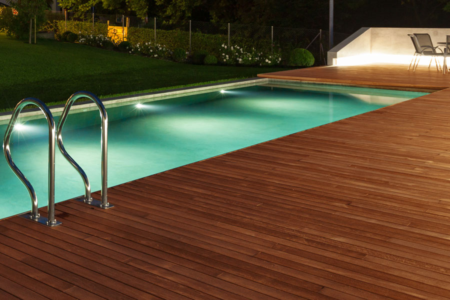 Vacker poolbelysning