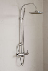 Sätt handtaget på plats och öppna kranen