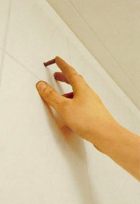 Plugga hålen med pluggar i lämplig dimension