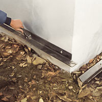 Kontrollera noga att vinkeljärnen kommer i våg