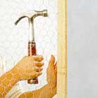 Fäst nätet med spik