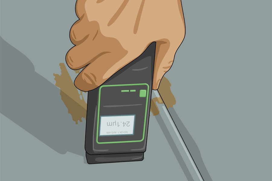 Mäter skikttjockleken på plåtfärgen med skikttjockleksmätare