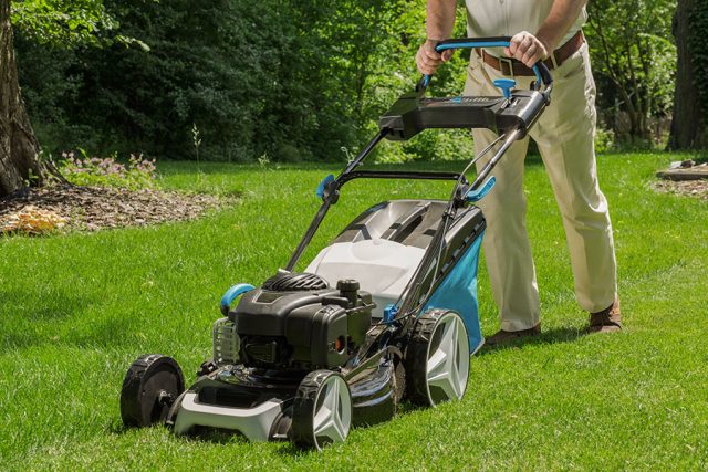 klipper-grasmatta-med-ny-grasklippare.jpg